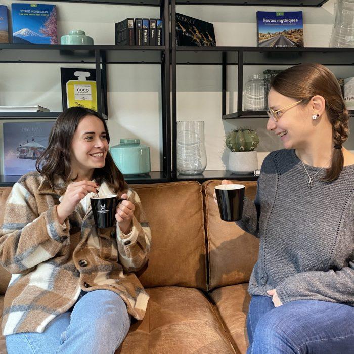 Petite pause entre coworkers Pause café